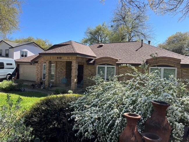 Photo - 6401 Woodcrest Dr