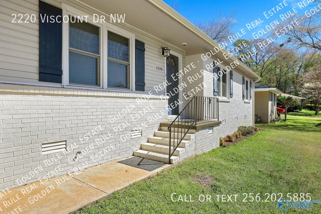 2220 Viscount Dr NW