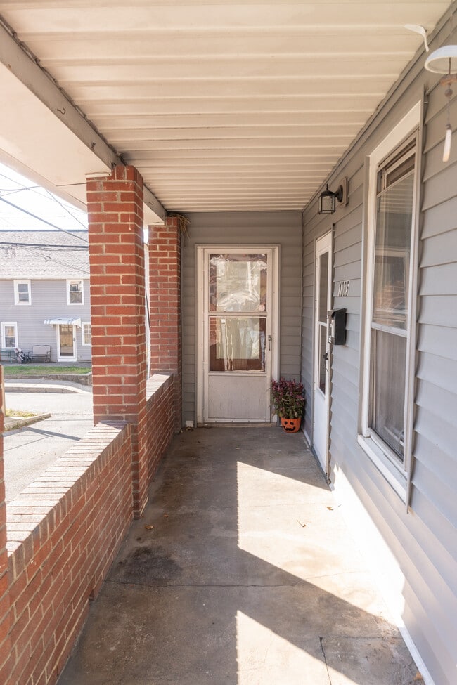 Photo - 1005 Railroad St Unit 1