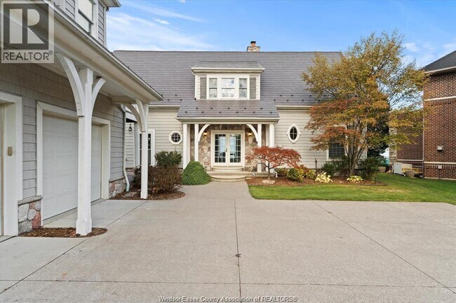 Photo - 1094 Lilydale Ave