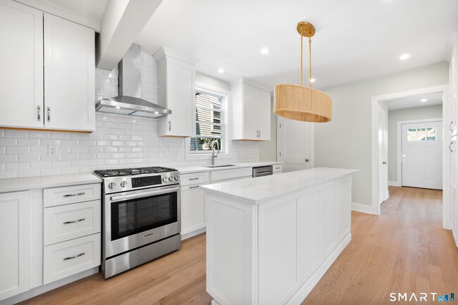 Photo - 115 E Elm St