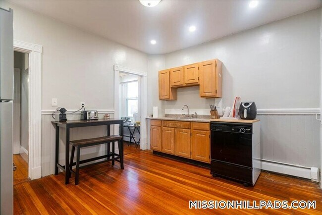 862 Huntington Ave Unidad 3