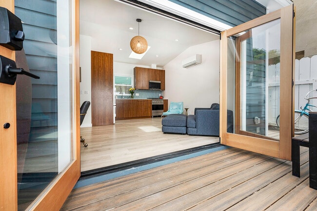 Building Photo - 2500 E 5th St Unit Casita