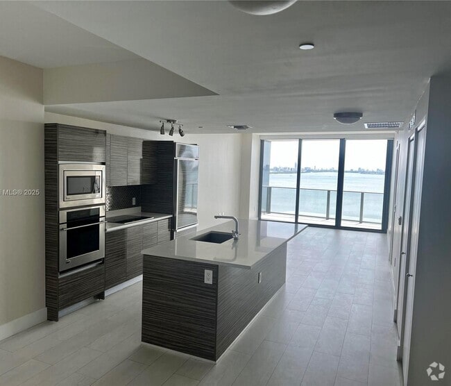 Building Photo - 460 NE 28th St Unit #### Rental