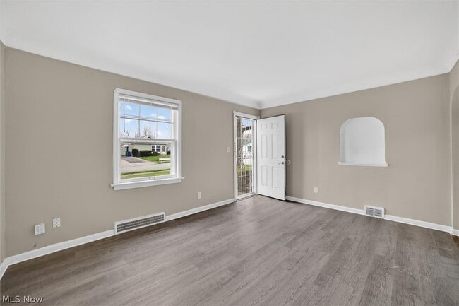 Photo - 17208 Lipton Ave