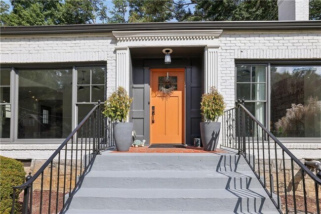 1320 Pasadena Ave NE
