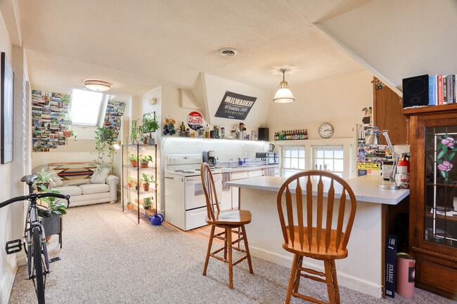 Photo - 1927 E Locust St