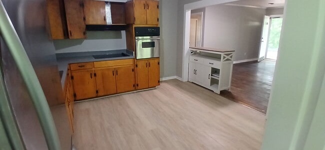 Photo - Charming 2 Bedroom Apartment in Cleveland, TN Unit Apt A