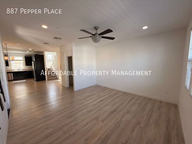 Photo - 887 Pepper Pl