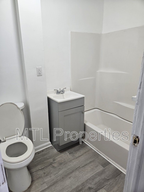 Photo - 209 Berry St