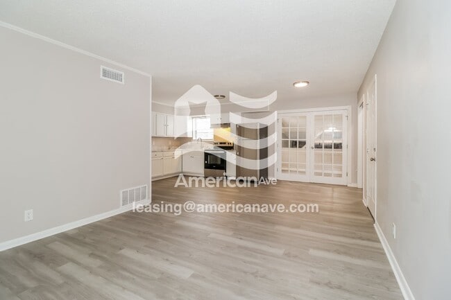 Photo - 121 Lindenhurst Dr