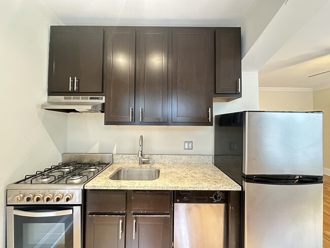 Photo - 4743 N Hermitage Ave Unit J00W