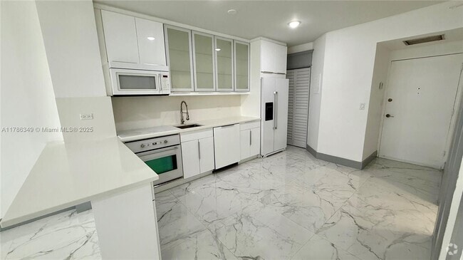 Building Photo - 999 Brickell Bay Dr Unit 306 Rental