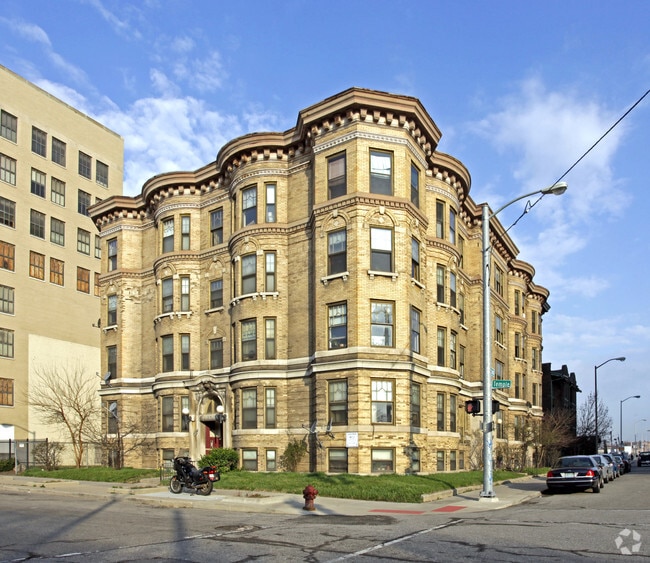 Ansonia Apartments For Rent in Detroit, MI