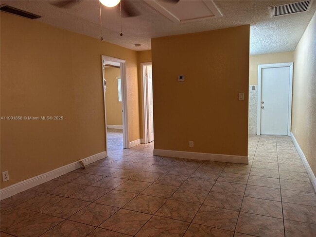 Photo - 5200 NW 17th Ct Unidad C