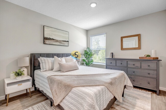 Building Photo - 6445 Breezy Oaks Wy