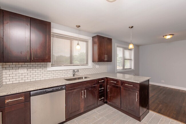 Photo - 6805 N Ridge Blvd Unit 104