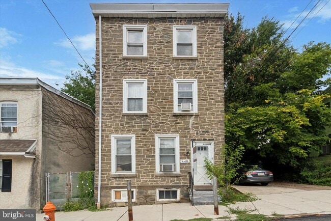 Building Photo - 448 Krams Ave
