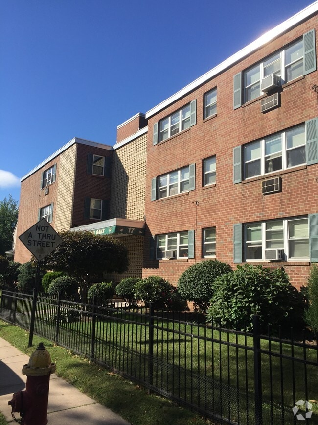 Building Photo - 17 Greenwood St Unit A1 Rental