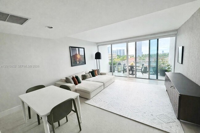 Photo - 2950 NE 188th St Unidad 406