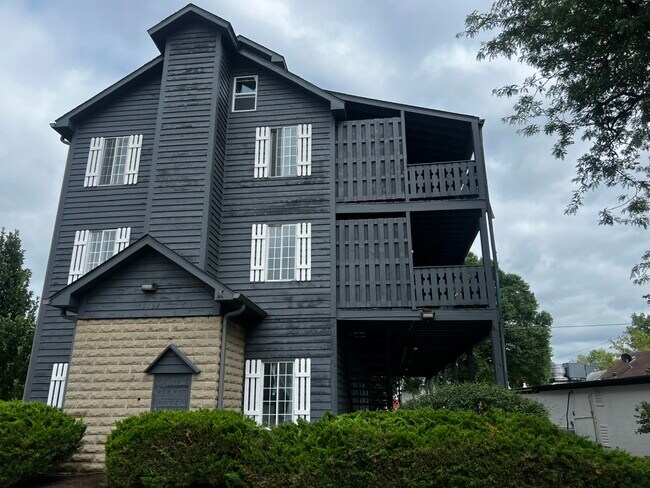 Photo - 10102 Main St