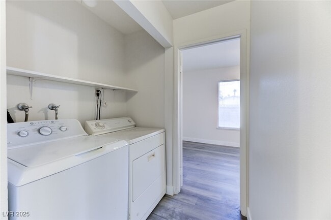 Photo - 4649 Vía Torino