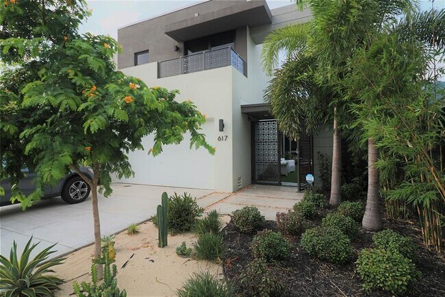 Photo - 617 SW 10th St