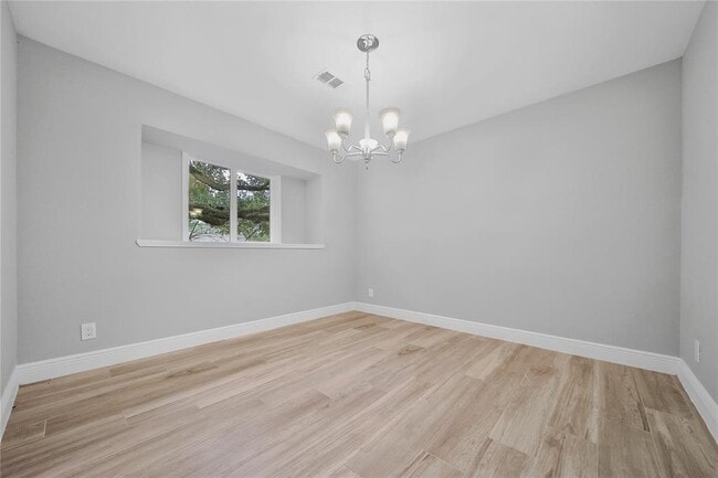 Photo - 5818 Paisley St