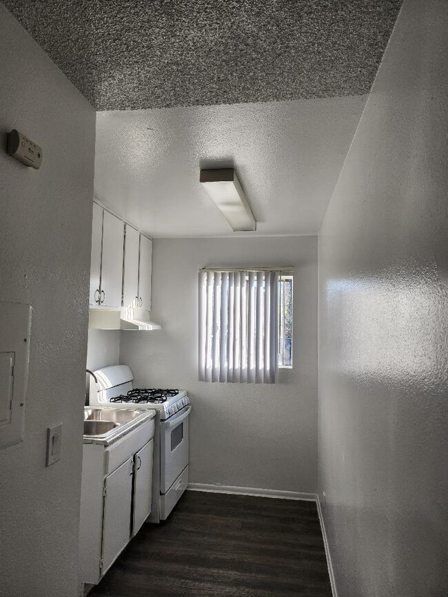 Full kitchen