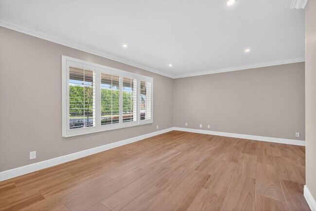 Photo - 905 Shore Dr
