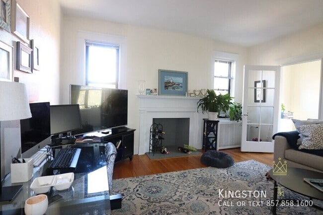 Building Photo - 126 Babcock St Unit 8R