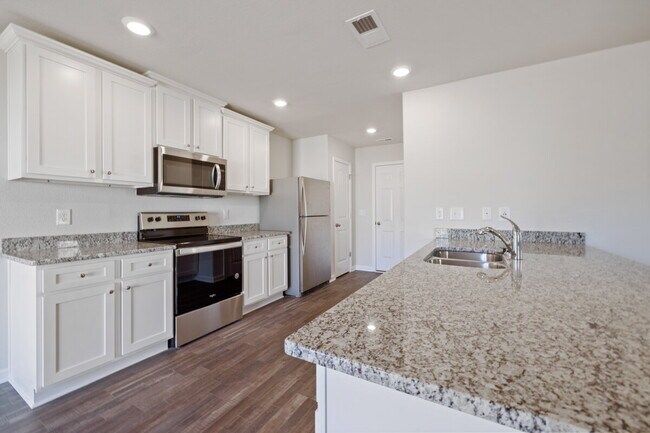 Modern 3BR Home with Granite Kitchen & 2-Car Garage – Minutes from Downtown in Meredith Woods!