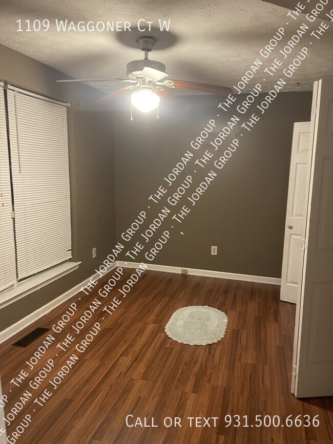 Photo - 1109 Waggoner Ct W