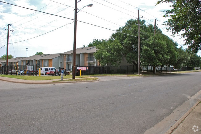 Building Photo - SOUTH CREST Rental