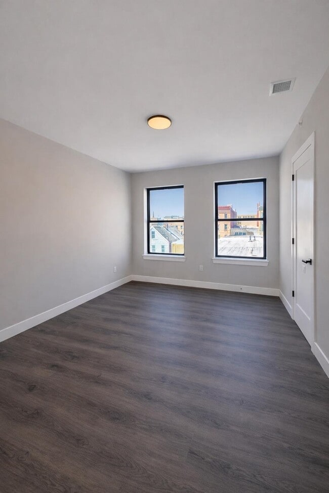 Photo - 207 39th St Unit 4A