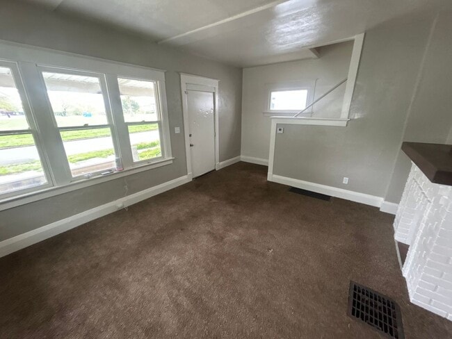 Photo - Charming 3 Bedroom Home Near East Toledo & Downtown