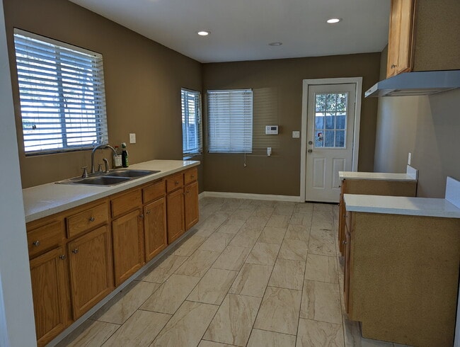 Photo - 2 br + bonus living area, in a quiet neighborhood near the 10 fwy