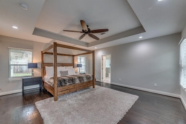 Photo - 331 W 30th St