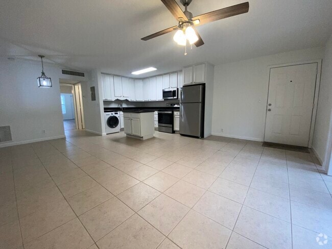 Building Photo - 102 N Lakeside Dr Unit 3 Rental