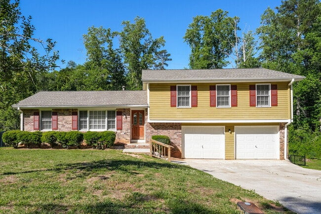 Building Photo - 990 Woodbridge Dr NE