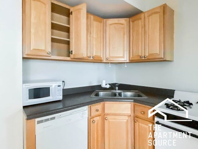 Building Photo - 3527.5 N Broadway Unit 3E