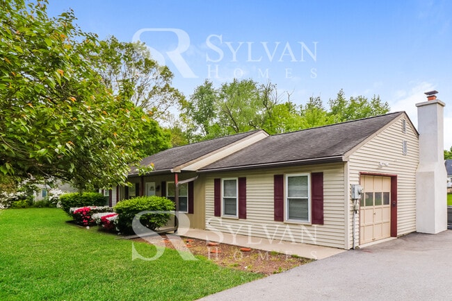 Building Photo - Beautifully updated 3 bedroom rancher! Rental