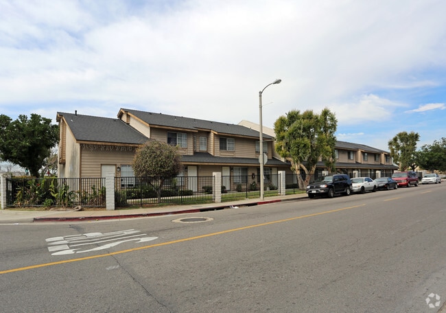 Elk Lane Apartments - Elk Lane Apartments