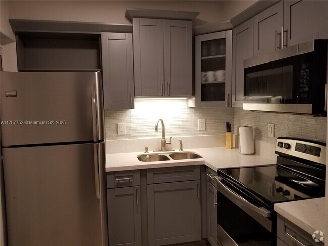 Building Photo - 2015 Funston St Unit XX Rental