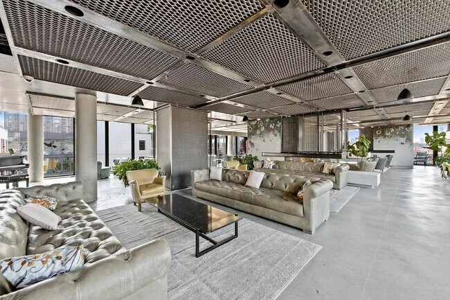 Photo - 557 Hart St Unit 13-05