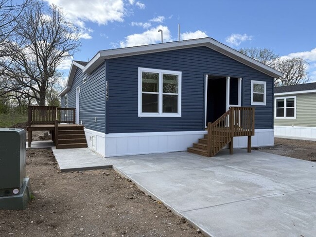 Building Photo - 13945 Bunratty Ave