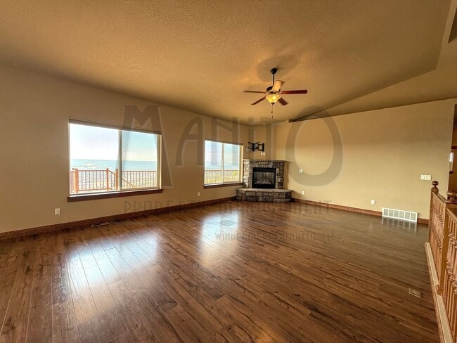 Photo - Spacious Home With Stunning Sunset Views