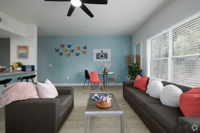 3BR, 3BA - 1,301SF - Living Room