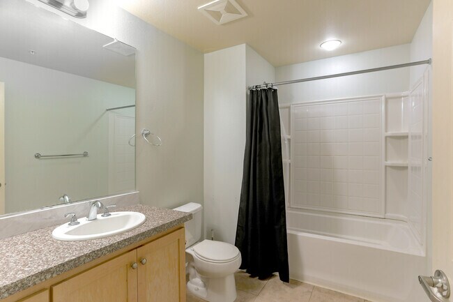 2BR,2BA - 1,240SF - Bathroom - 800 N 8th St Unit 216