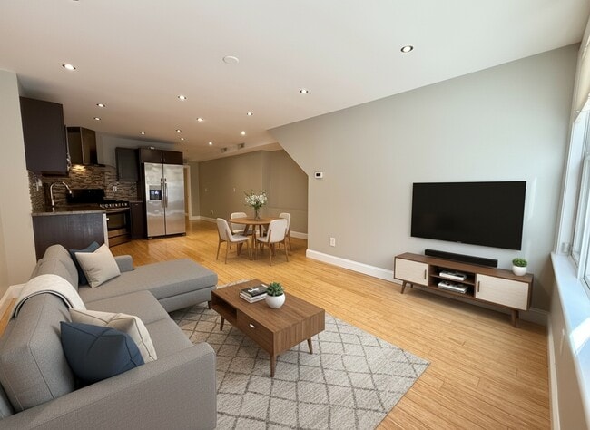 Building Photo - 319 S Juniper St Unit A